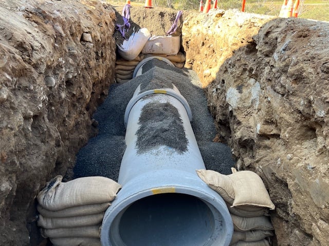 installation of large concrete culvert pipes in a trench for the guthega rd drfa project